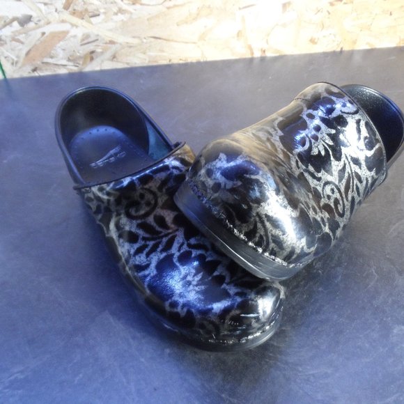 Dansko Black Marble Clogs - Size 39 - Picture 5 of 6